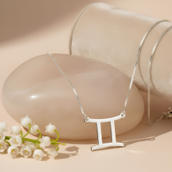 Collier pendentif gémeaux, idée cadeau femme élégante.