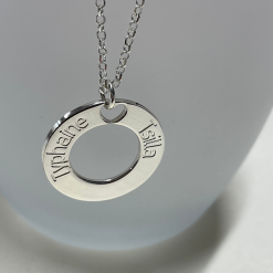 collier cercle avec deux prénoms