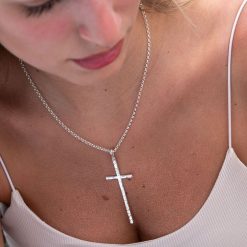 collier croix martelée