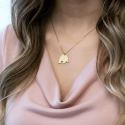 Collier Puzzle pour Amies porté