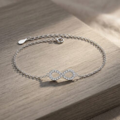Bracelet Infini avec Oxydes de Zirconium Bracelet Infini avec Oxydes de Zirconium
