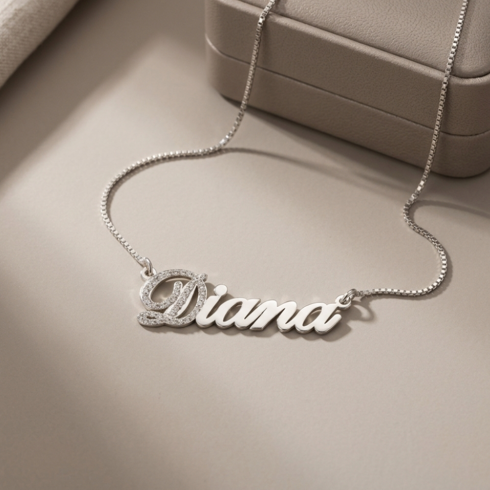 Collier Prénom avec Initiale en Zirconium Collier Prénom avec Initiale en Zirconium