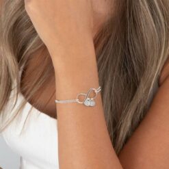 Bracelet Infini avec Charms Cœur Initiale porté