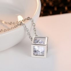 Collier Cube avec Cristal