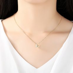 Collier Cube avec Cristal