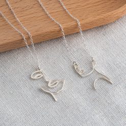 Collier Visage Femme Abstrait Art Line