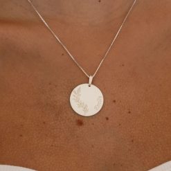 collier prénom avec branche de feuilles