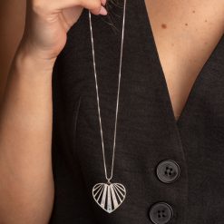 Bijou maman personnalisé collier cœur avec prénoms gravés et pierres colorées