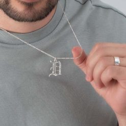 Collier Initiale Vieil Anglais Martelée