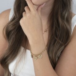 Bracelet avec Charms Cœurs Gravés porté