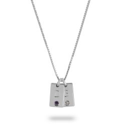 Collier pour maman avec initiale enfant et pierre de naissance en argent sterling 925. Sur l'image le collier possède 2 pendentifs rectangulaires chacun gravé d'une initiale majuscule et serti d'une pierre de naissance.