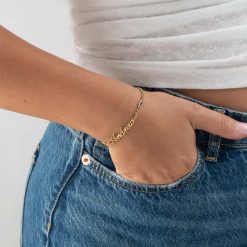 photo Bracelet Prénom avec Pierre de Naissance porté