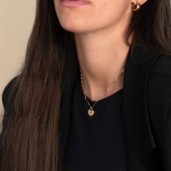 Collier Cœur Gravé en Écriture Manuscrite - porté par modèle