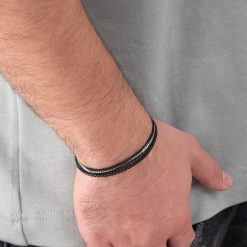 Bracelets Homme Noirs portés avec chaînes vénitiennes mates portés