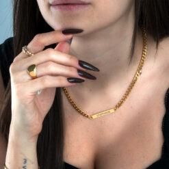 Collier Chaîne Cubaine Personnalisé en acier inox porté autour du cou