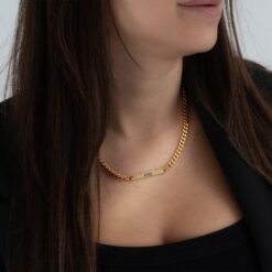 Collier Chaîne Cubaine Personnalisé porté autour du cou