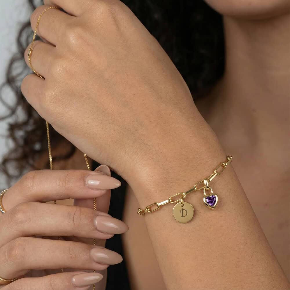 Bracelet Personnalisé avec Charm Cœur Scintillant et Breloque Initiale Bracelet Personnalisé avec Charm Cœur Scintillant et Breloque Initiale