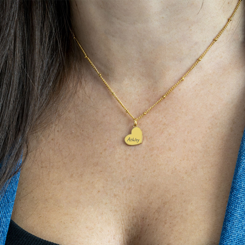 Collier Cœur Gravé avec Chaîne Perlée en Acier Inoxydable Collier Cœur Gravé avec Chaîne Perlée en Acier Inoxydable