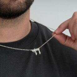 Collier pendentif Chai serti de zirconium en argent sterling et chaîne figaro 2 mm. Bijou homme et femme