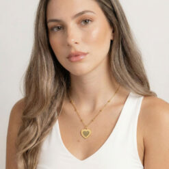 Collier Empreinte Digitale Cœur porté avec chaîne perlée dorée