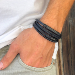 Bracelet Homme Personnalisé en Similicuir Noir porté
