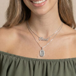 Collier Croquis Design inspiré d'une Photo en argent sterling porté
