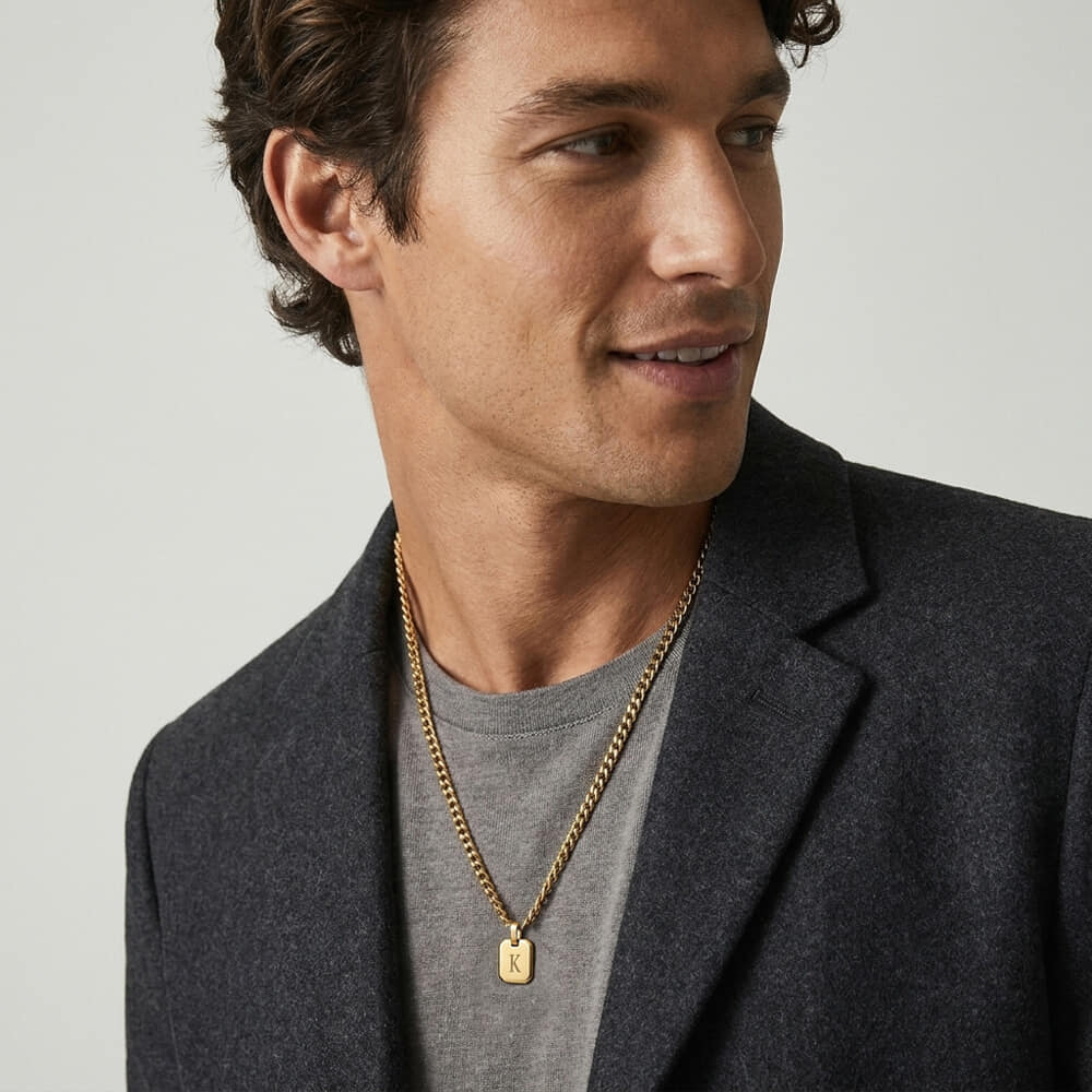 Collier Initiale Homme en Acier Inoxydable porté